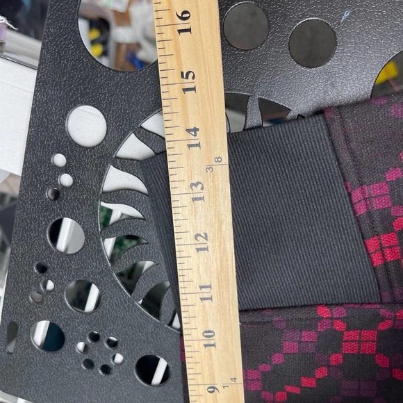 Free People Stretch Skirt‎ Black Purple Pink Comb Pattern, Size Small - Picture 7 of 10